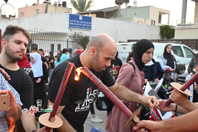 كفرقاسم- فيديو: مسيرة المشاعل السنوية - صمت اللسان فعزفت الاذن  فنطق القلب وذرفت العين - وعادل عامر  لهذه المسيرة قدسية خاصة ... وادعو الجميع للمشاركة غدا في احياء الذكرى ال65